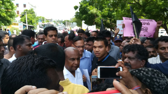 Police use tear gas at protest near Indian Consulate in H’tota