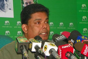 VIDEO: Security forces napping while historical artifacts are stolen - Gayantha