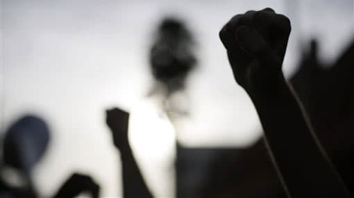 Residents protest against handing over lands in Binthenna to foreigners