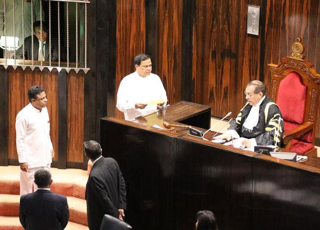 Piyasena Gamage takes oaths replacing Geetha