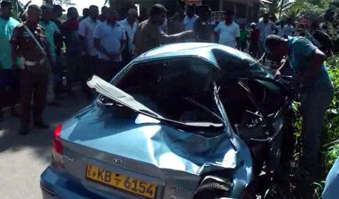 Three killed and one injured in car-train accident in Veyangoda