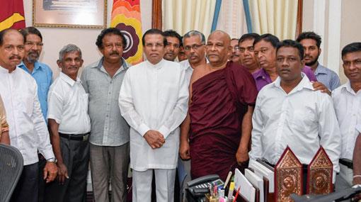 Several Kelaniya UNP members join SLFP
