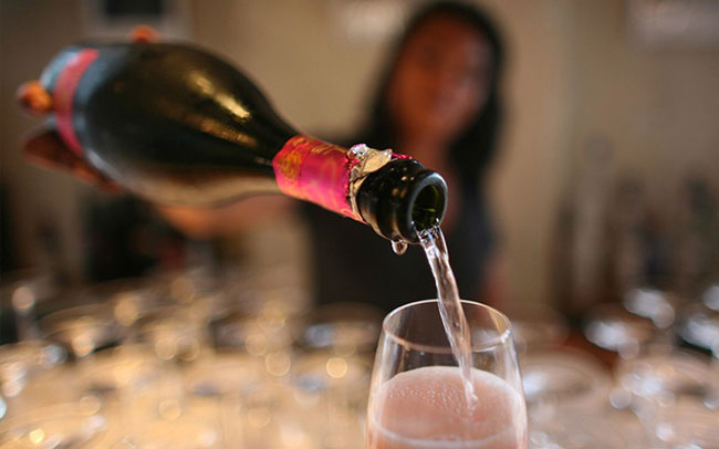 Gazettes permitting women to buy alcohol withdrawn