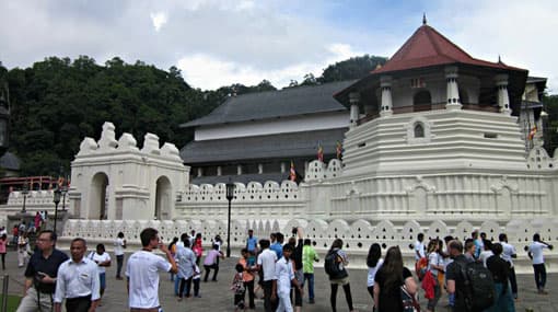 Tourists can use passports as a pass during curfew in Kandy