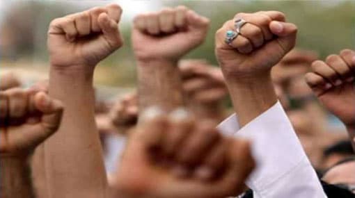 Peradeniya students protest against the arrest of Ryan Jayalath