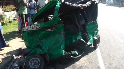 Three dead after three-wheeler topples into canal
