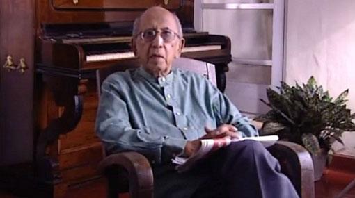 Lost medal of Dr. Lester James Peiris found inside private bus