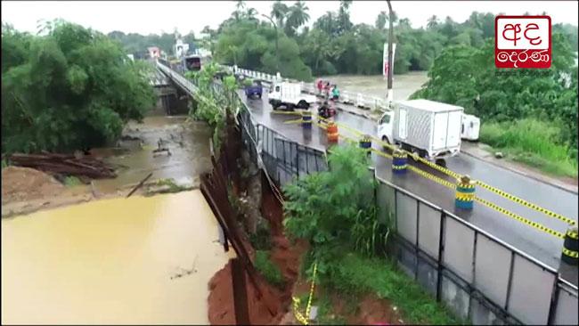 Bad weather delays repairs on Kaduwela-Biyagama Bridge