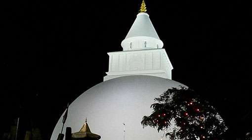 Chief incumbent of Kataragama Kiriwehera & another monk injured in shooting