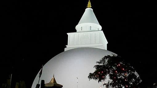 Chief incumbent of Kataragama Kiriwehera & another monk injured in shooting