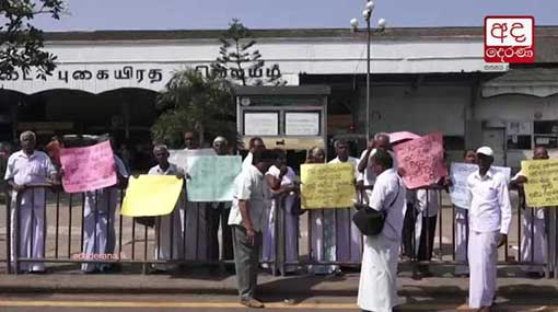 Retired Civil Security Force personnel protests at Fort