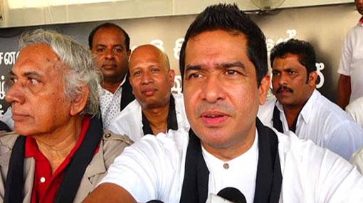 Political crisis burdens public, not Mahinda or Maithri – Sujeewa