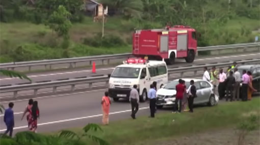 Newlywed couple injured in car crash on expressway