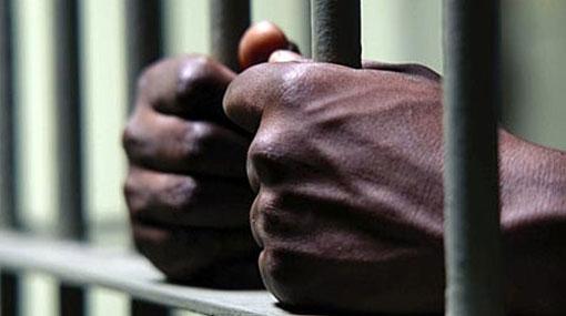 Man nabbed over sneaking heroin for arrested son