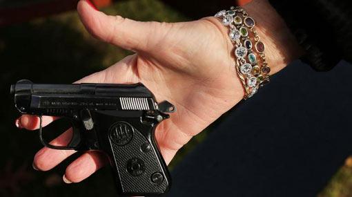 Wife of PS member arrested with firearm and weapons
