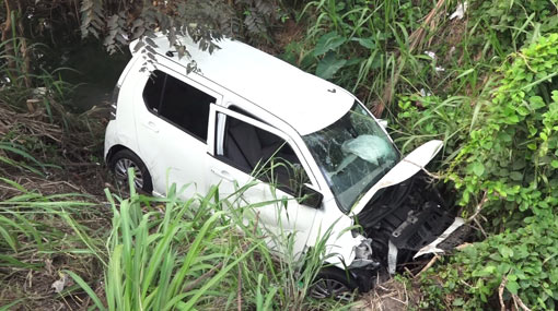 Singer Chalaka Chamupathi hospitalized in road accident