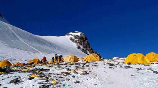 Mount Everest: melting glaciers exposing bodies of climbers