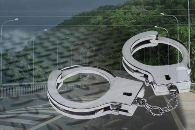 Four arrested for stealing metal floor sheets on southern highway