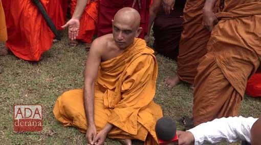 Athuraliye Rathana Thero goes on hunger strike
