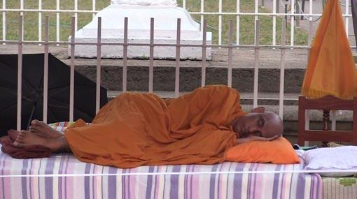 Resolve Rathana Thero’s demands, Asgiri-Malwathu Chief Prelates write to President & PM