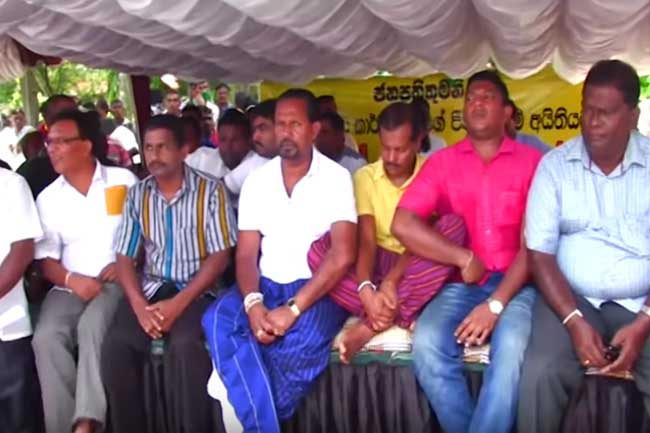 Moratuwa mayor and carpenters launch fast-unto-death