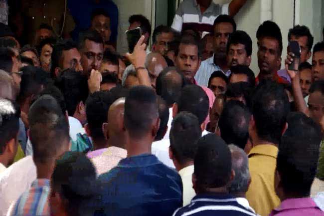 SLTB employees launch islandwide strike