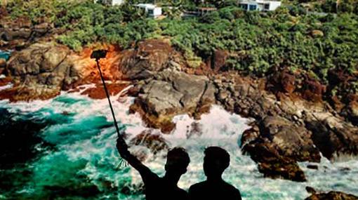 Four youths fall off Rumassala ; 2 rescued, 2 missing