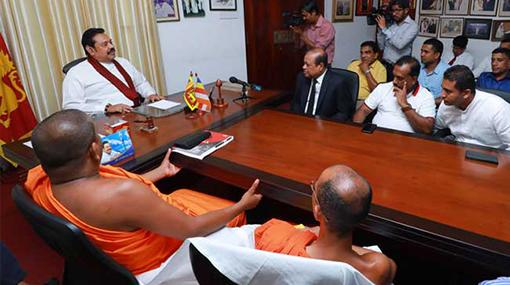Mahinda makes a promise to SLFP MPs