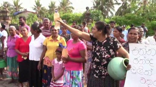 Colombo-Galle main road blocked over drinking water issue