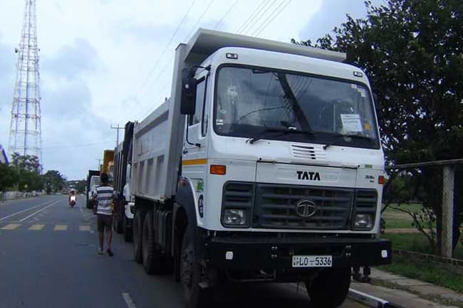 Four tipper trucks transporting garbage to Aruwakkalu attacked
