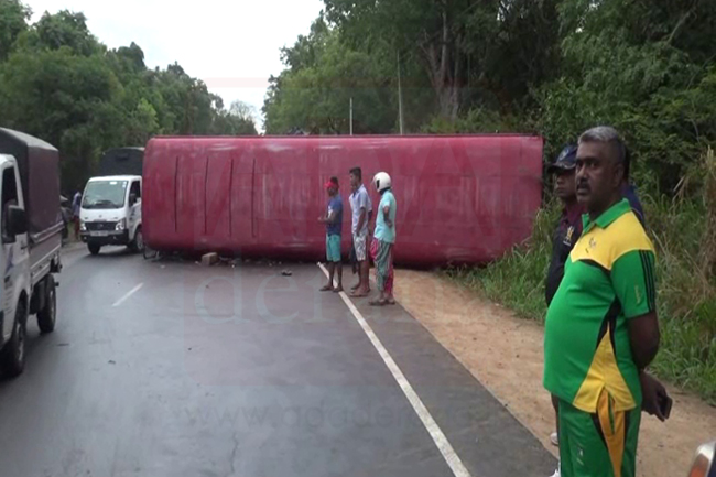 Bus and van collide head-on; 22 hospitalized