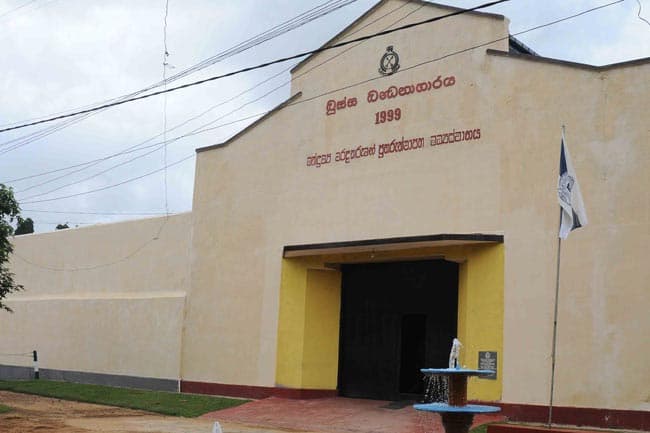 Fifteen crime gang members transferred to Boossa Prison