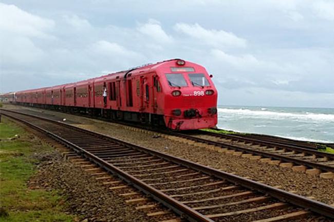 Trains delayed as Ruhunu Kumari stalls at Galle