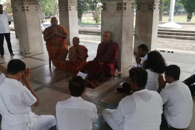 Ven. Ududumbara Kashyapa Thera begins protest fast against MCC deal