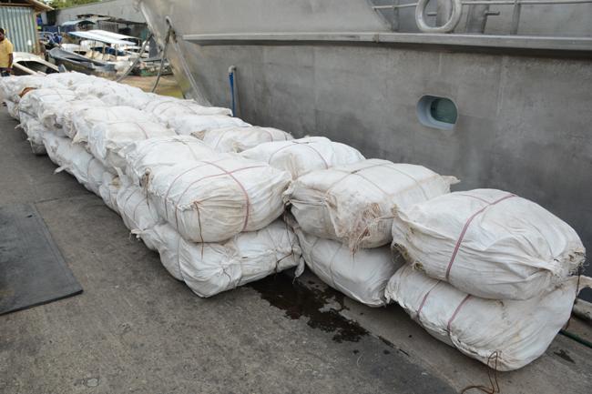 Navy finds over 3,000kg of Beedi leaves from Karaitivu