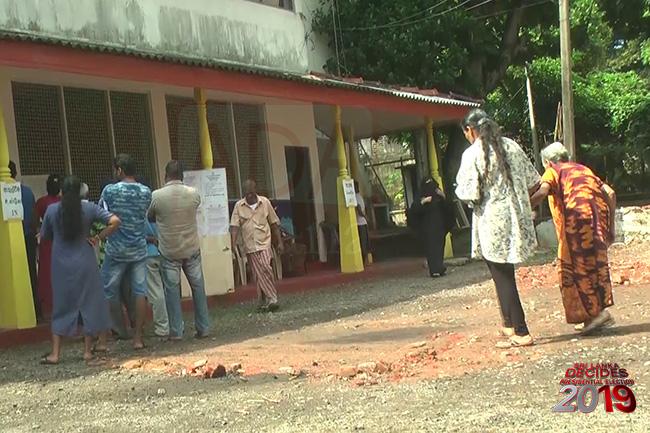 Anura Kumara casts his vote