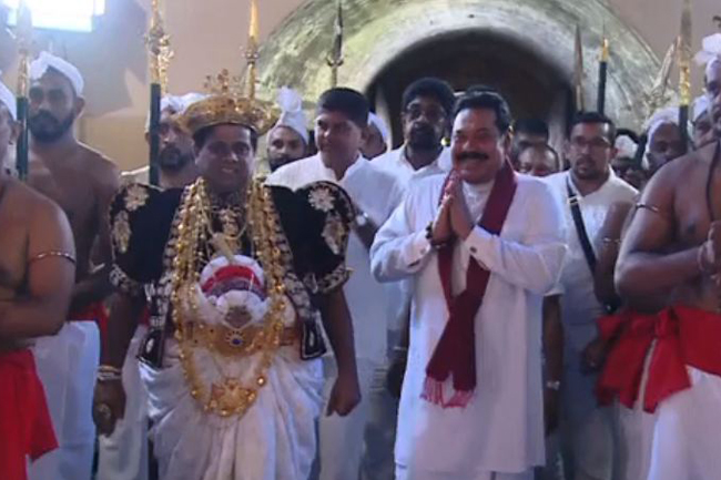 PM obtains blessings at Temple of Sacred Tooth Relic