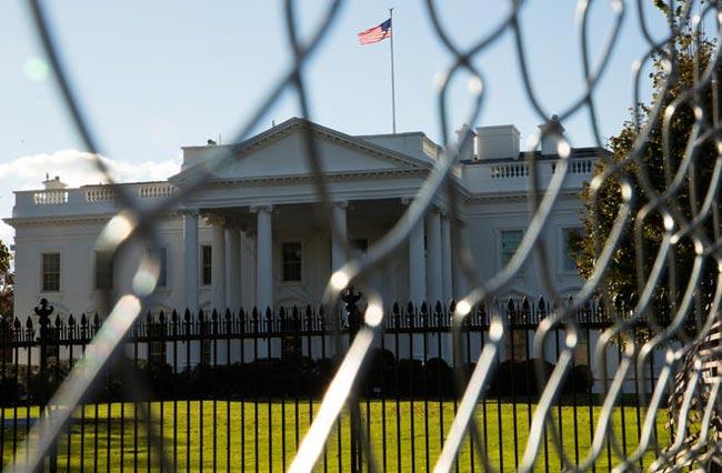 White House on lockdown over air space violation in Washington DC