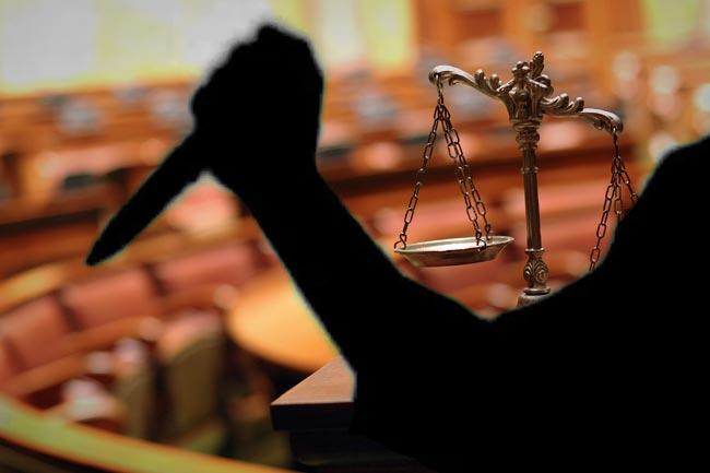 Husband stabs wife to death at court