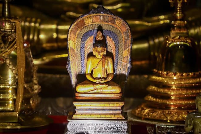 British family returns Buddha heirloom to Sri Lanka after 100 years