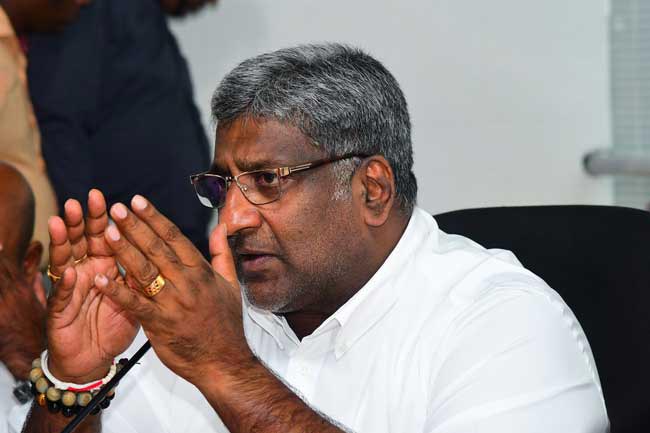 Minister calls for police inquiry on tourist harassment case