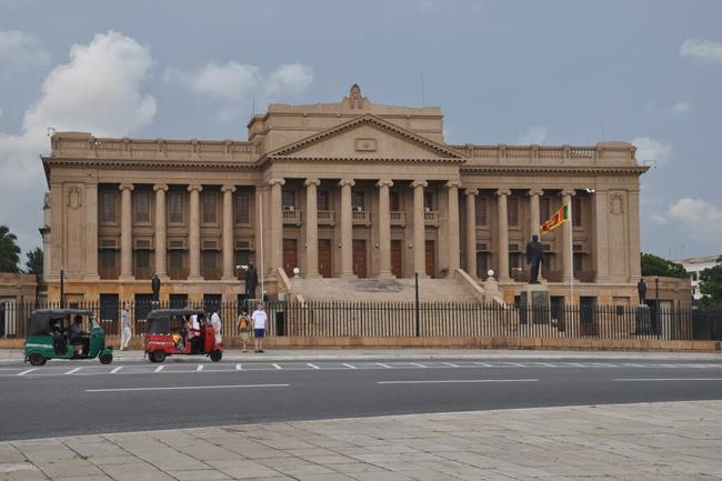 Galle Road closed near Presidential Secretariat due to protests