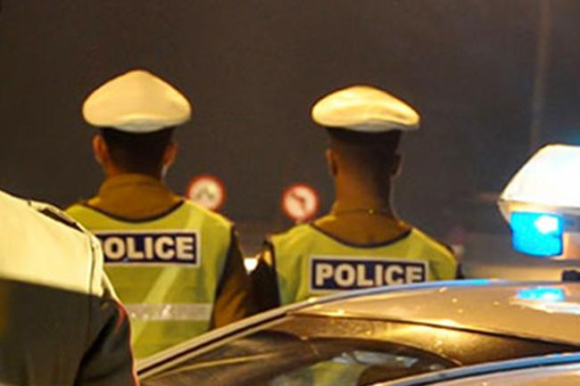Police open fire at speeding car disregarding orders, 3 injured