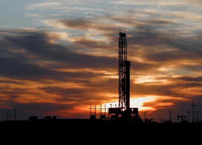 US oil price plunges to 21-year low amid coronavirus outbreak