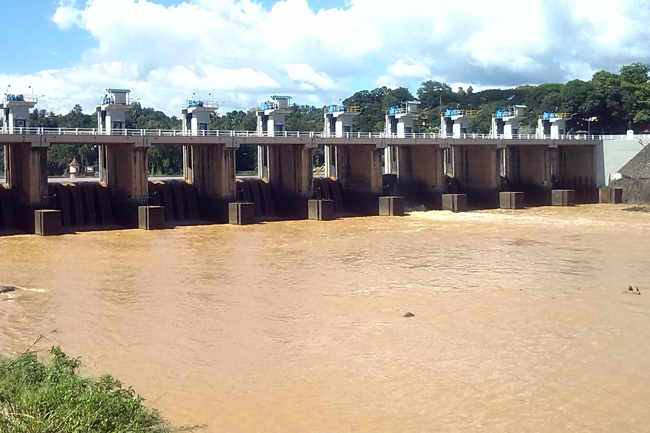 Two teens commit suicide by jumping into Polgolla Reservoir