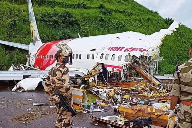 At least 18 killed, more than 100 injured in India plane crash