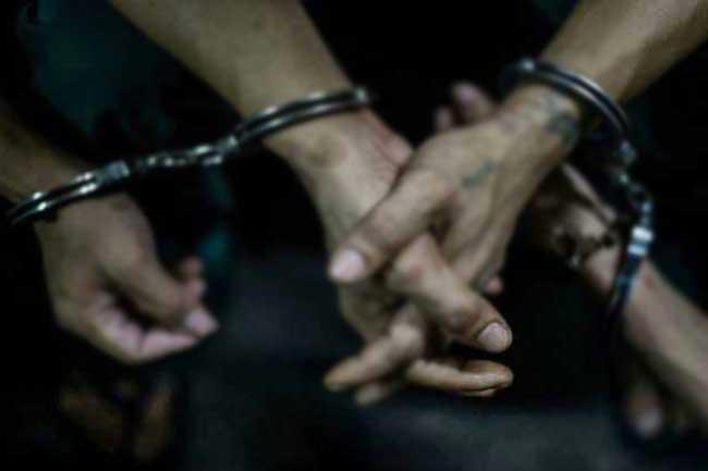 Two including crime gang member arrested in Mathugama