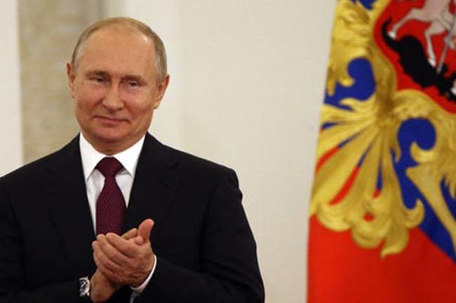 Russia announces “world’s first” coronavirus vaccine; Putin’s daughter vaccinated