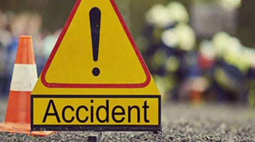 Three killed in lorry-three wheeler collision