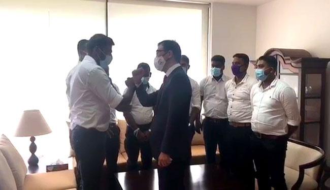 Ambassador greets first batch of SL workers leaving for S. Korea after COVID-19
